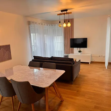 Appartement Avec Terrasse Proche *